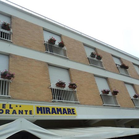Hotel Ristorante Miramare เปซาโร ภายนอก รูปภาพ