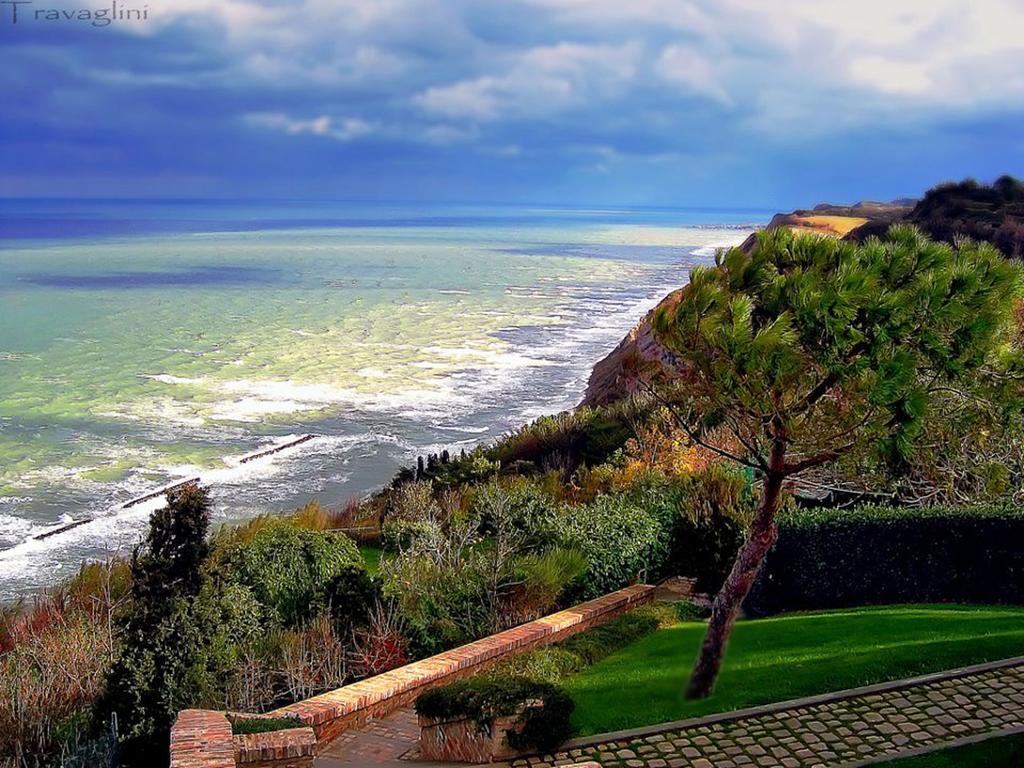 Hotel Ristorante Miramare เปซาโร ภายนอก รูปภาพ