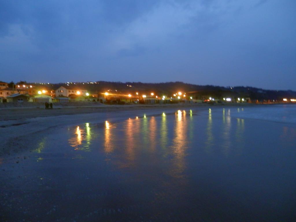 Hotel Ristorante Miramare เปซาโร ภายนอก รูปภาพ