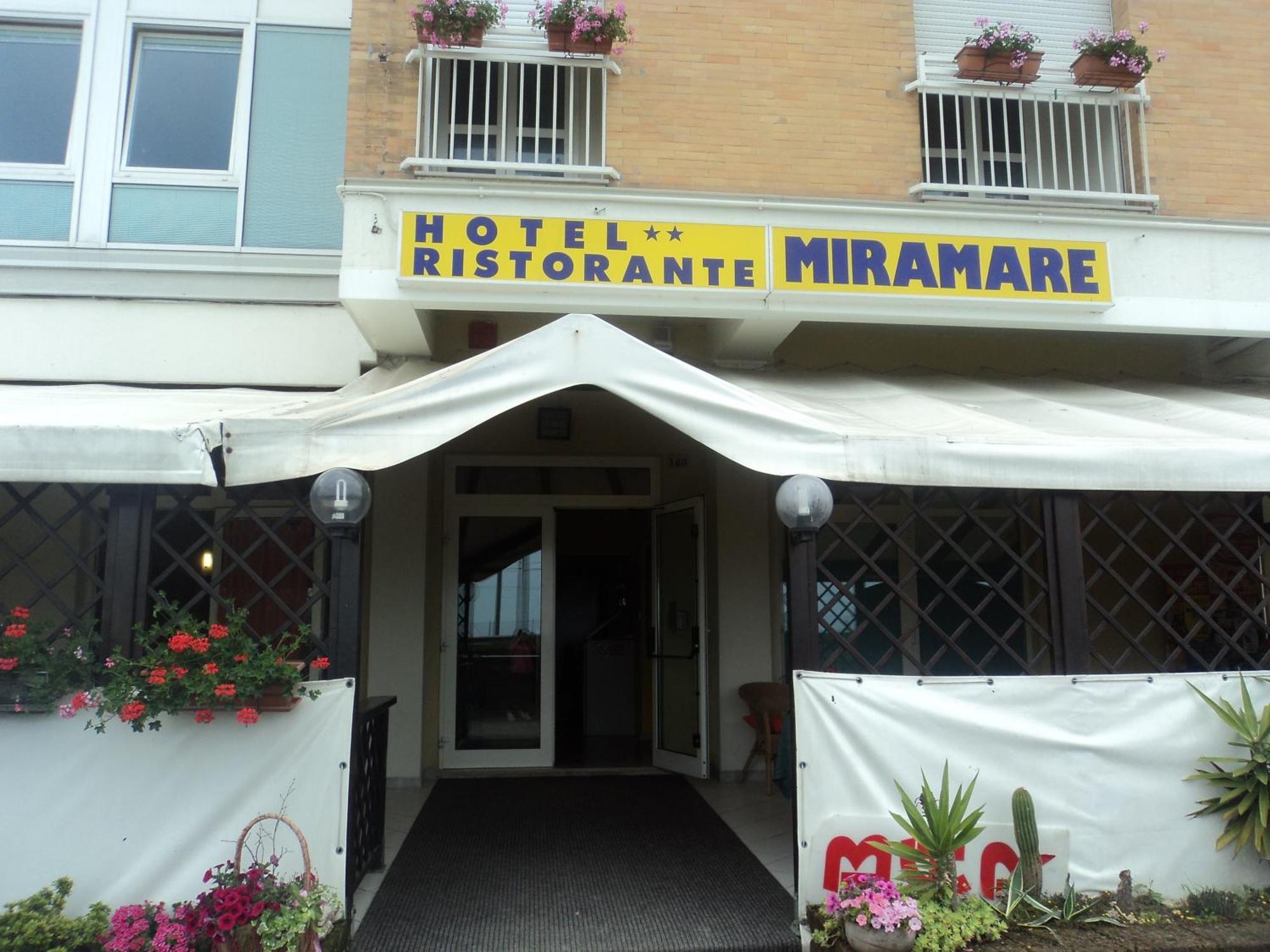 Hotel Ristorante Miramare เปซาโร ภายนอก รูปภาพ